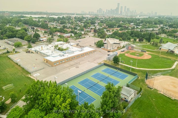 Photo 23 at 3226 - 3226 The Credit Woodlands, Erindale, Mississauga