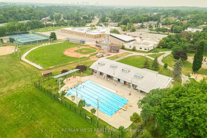 Photo 24 at 3226 - 3226 The Credit Woodlands, Erindale, Mississauga