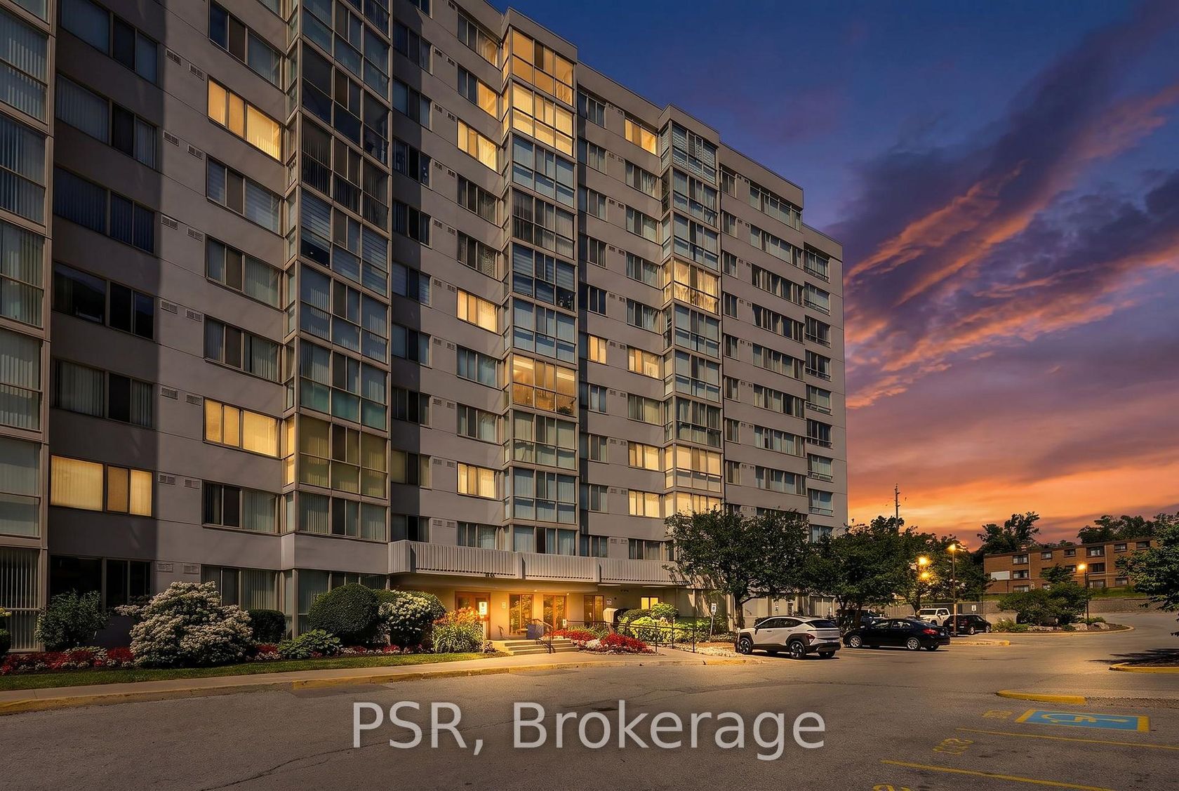 806 - 270 Davis Drive, Central Newmarket, Newmarket photo 7