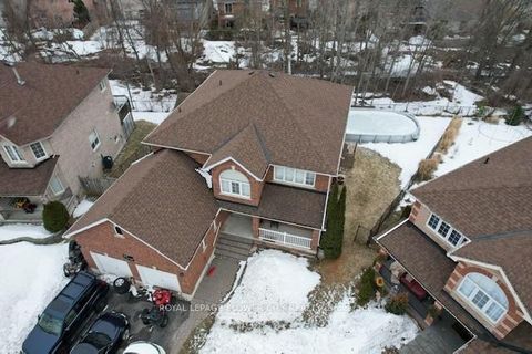 Photo 3 at 43 Carley Crescent, Painswick South, Barrie