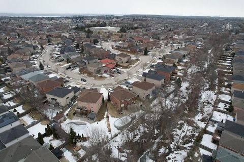 Photo 6 at 43 Carley Crescent, Painswick South, Barrie