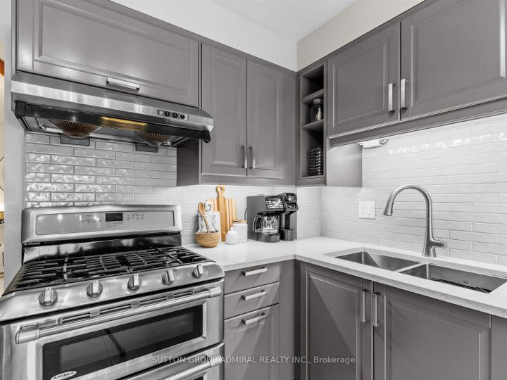 Photo 11 at 59 Marita Place, Glen Shields, Vaughan