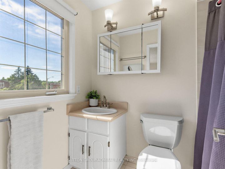 Photo 17 at 59 Marita Place, Glen Shields, Vaughan