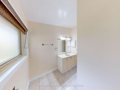 Photo 31 at 73 - 6 Esterbrooke Avenue, Don Valley Village, Toronto