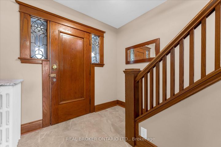 Photo 2 at 99 Tuxedo Avenue S, Delta, Hamilton