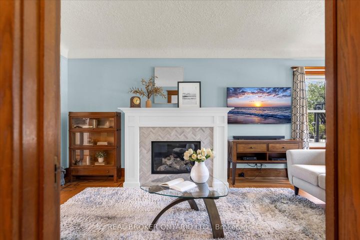 Photo 3 at 99 Tuxedo Avenue S, Delta, Hamilton