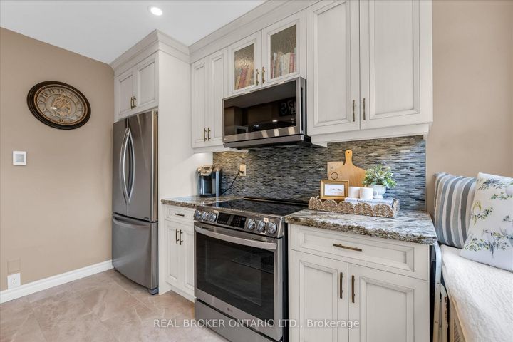 Photo 13 at 99 Tuxedo Avenue S, Delta, Hamilton