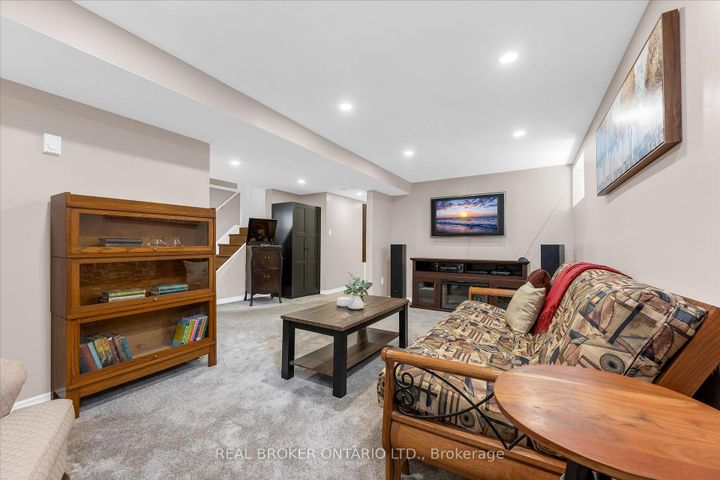Photo 32 at 99 Tuxedo Avenue S, Delta, Hamilton