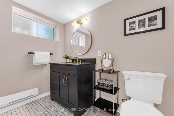 Photo 34 at 99 Tuxedo Avenue S, Delta, Hamilton