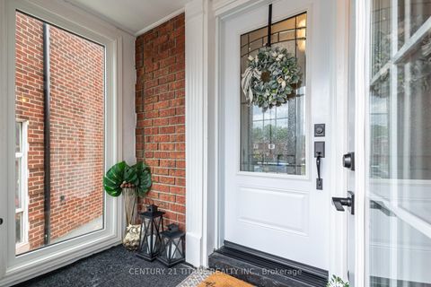 Photo 3 at 6 Blossom Court, West Woodbridge, Vaughan