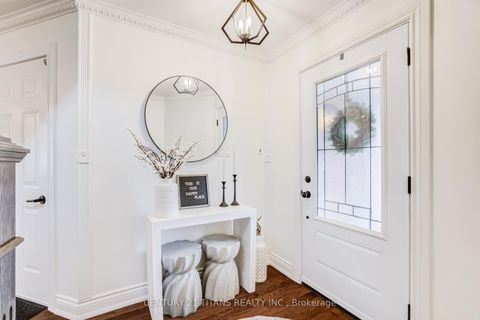Photo 4 at 6 Blossom Court, West Woodbridge, Vaughan