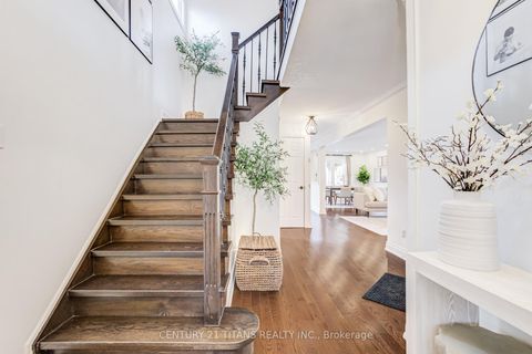 Photo 5 at 6 Blossom Court, West Woodbridge, Vaughan