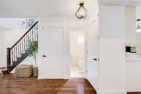 Photo 7 at 6 Blossom Court, West Woodbridge, Vaughan