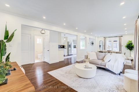 Photo 8 at 6 Blossom Court, West Woodbridge, Vaughan