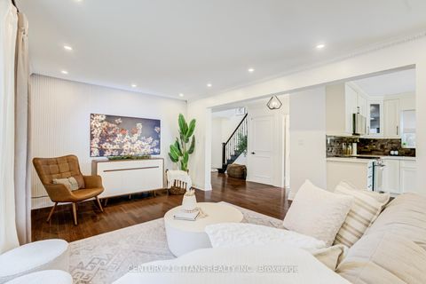Photo 9 at 6 Blossom Court, West Woodbridge, Vaughan