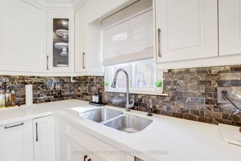 Photo 14 at 6 Blossom Court, West Woodbridge, Vaughan