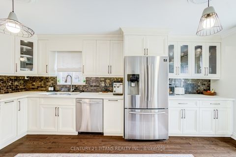 Photo 15 at 6 Blossom Court, West Woodbridge, Vaughan