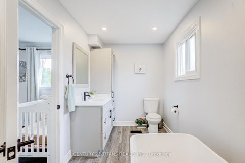 Photo 23 at 6 Blossom Court, West Woodbridge, Vaughan