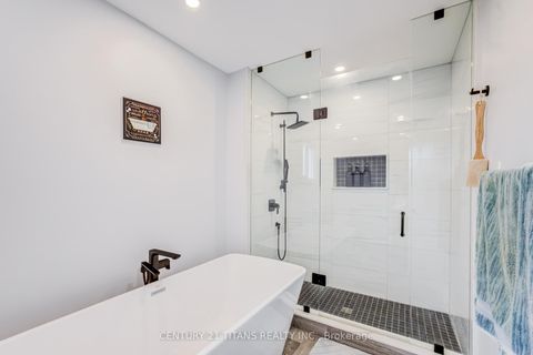 Photo 24 at 6 Blossom Court, West Woodbridge, Vaughan