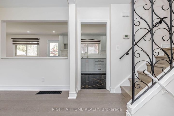 Photo 2 at 5154 New Street, Appleby, Burlington