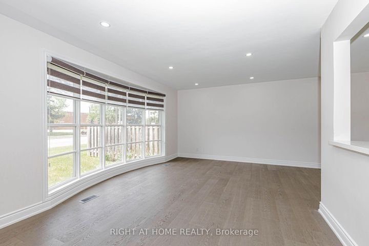Photo 3 at 5154 New Street, Appleby, Burlington
