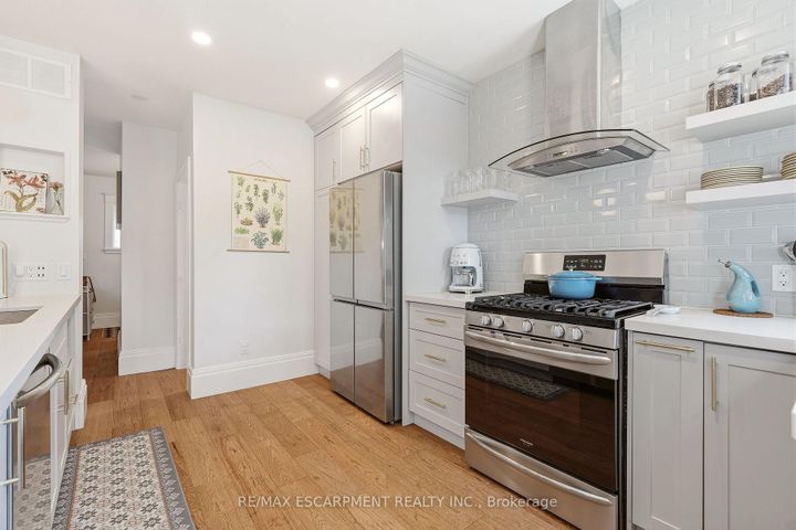 Photo 3 at 92 PROVINCE Street, Delta, Hamilton