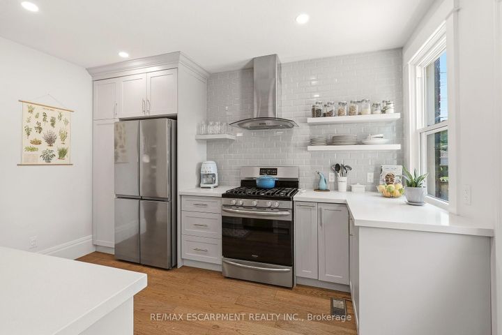 Photo 4 at 92 PROVINCE Street, Delta, Hamilton