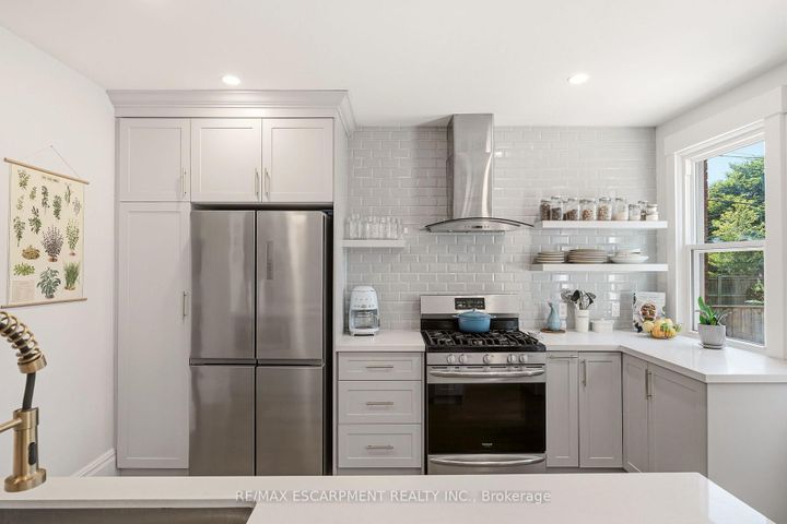 Photo 6 at 92 PROVINCE Street, Delta, Hamilton
