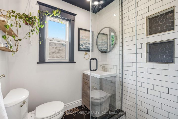 Photo 23 at 92 PROVINCE Street, Delta, Hamilton