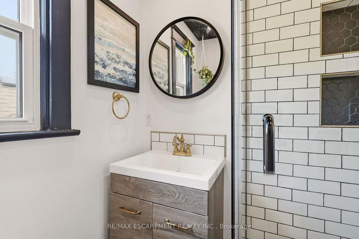 Photo 24 at 92 PROVINCE Street, Delta, Hamilton
