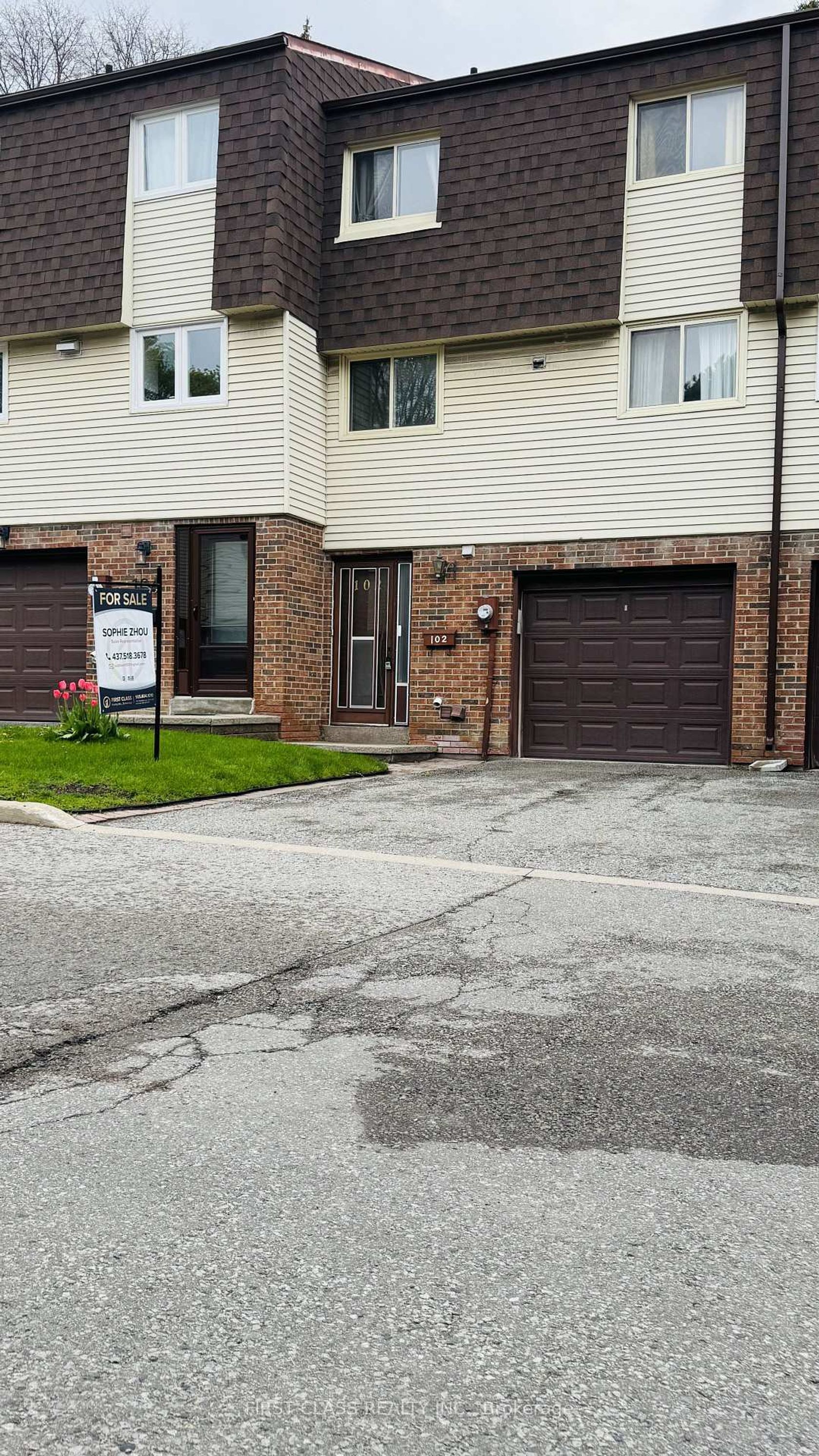 102 Jenny Wrenway Way, Hillcrest Village, Toronto 