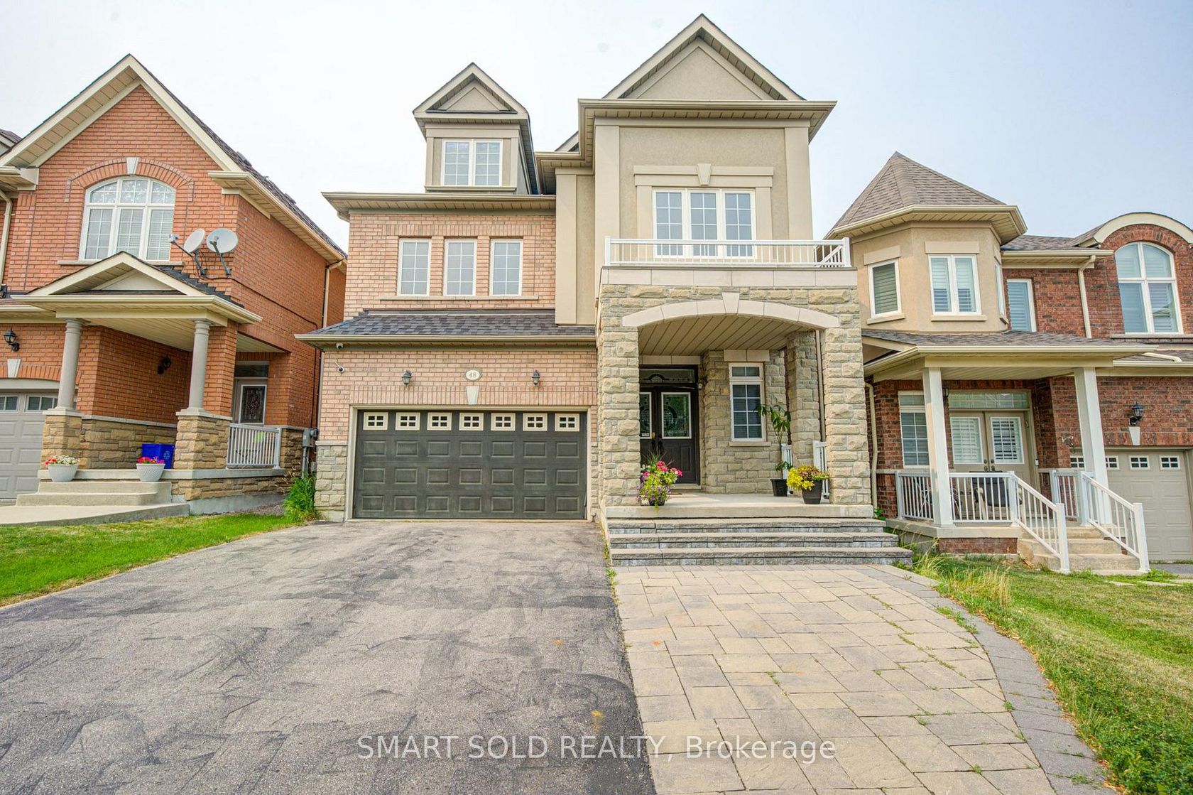 48 Ravel Drive, Patterson, Vaughan photo number 2