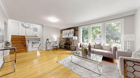 Photo 2 at 40 Ravencliff Crescent, Sullivan, Toronto