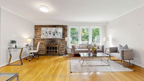 Photo 3 at 40 Ravencliff Crescent, Sullivan, Toronto