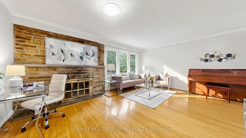 Photo 4 at 40 Ravencliff Crescent, Sullivan, Toronto
