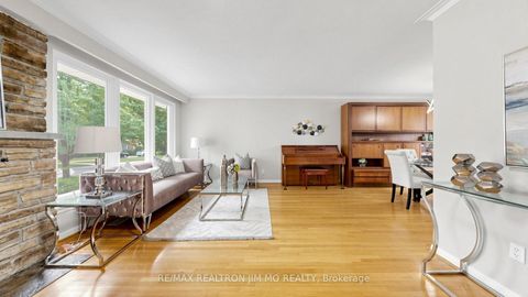 Photo 5 at 40 Ravencliff Crescent, Sullivan, Toronto