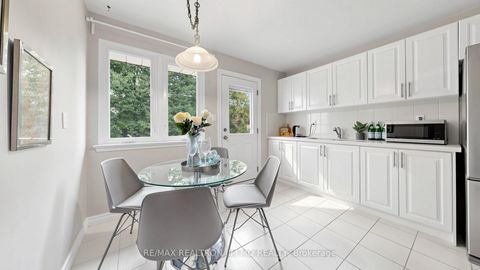 Photo 13 at 40 Ravencliff Crescent, Sullivan, Toronto