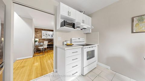 Photo 14 at 40 Ravencliff Crescent, Sullivan, Toronto