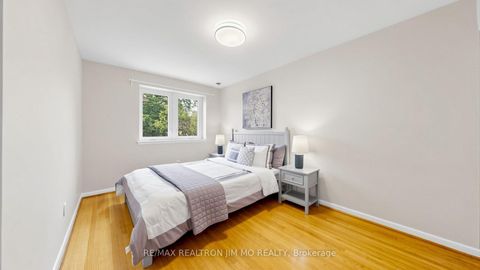 Photo 16 at 40 Ravencliff Crescent, Sullivan, Toronto