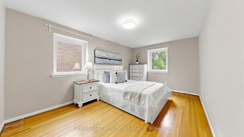 Photo 19 at 40 Ravencliff Crescent, Sullivan, Toronto
