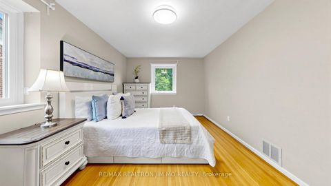 Photo 20 at 40 Ravencliff Crescent, Sullivan, Toronto