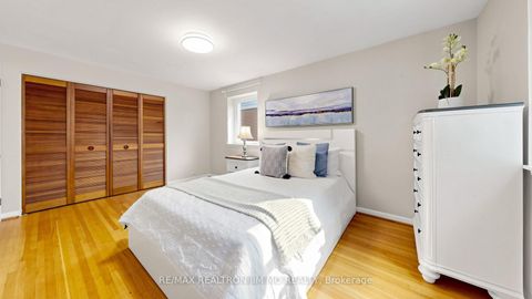 Photo 21 at 40 Ravencliff Crescent, Sullivan, Toronto