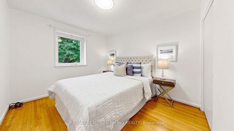 Photo 22 at 40 Ravencliff Crescent, Sullivan, Toronto
