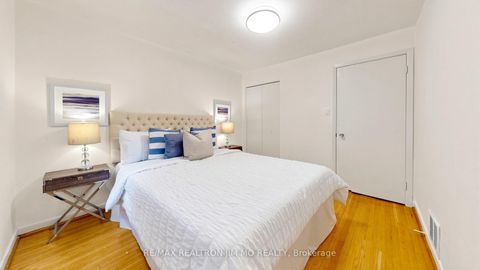 Photo 23 at 40 Ravencliff Crescent, Sullivan, Toronto