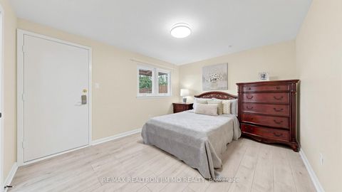 Photo 29 at 40 Ravencliff Crescent, Sullivan, Toronto