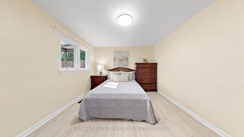 Photo 30 at 40 Ravencliff Crescent, Sullivan, Toronto