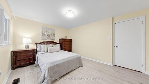 Photo 31 at 40 Ravencliff Crescent, Sullivan, Toronto