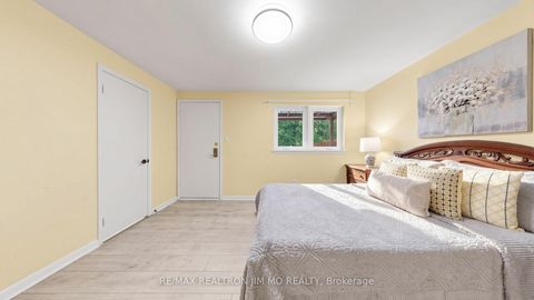 Photo 32 at 40 Ravencliff Crescent, Sullivan, Toronto