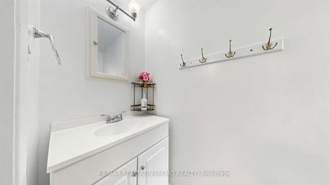 Photo 33 at 40 Ravencliff Crescent, Sullivan, Toronto