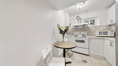 Photo 34 at 40 Ravencliff Crescent, Sullivan, Toronto